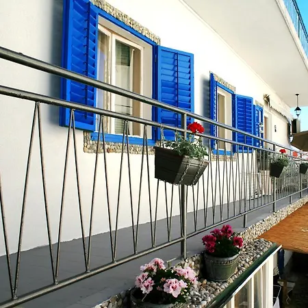 Guest house Downtown Tina 3*