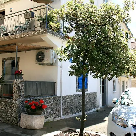 Downtown Tina 3*